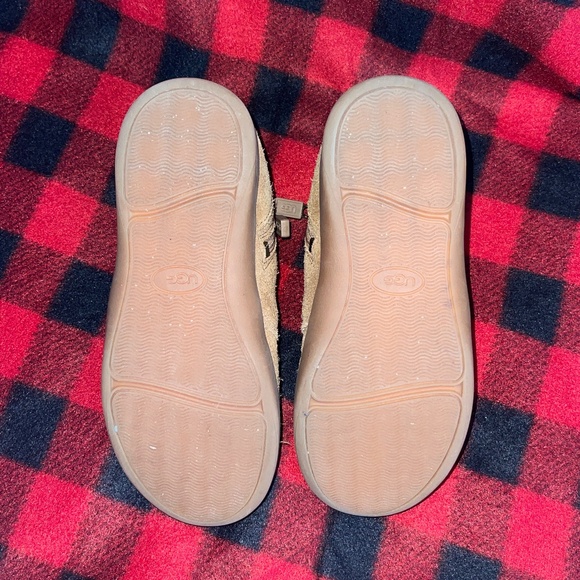 UGG Toddler Boys Size 12 Tan with Red Suede Ankle Boots with Zipper - Picture 8 of 9